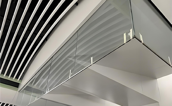 留坝玻璃挡烟垂壁