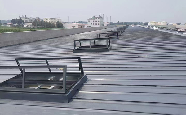 某中学室内体育馆留坝排烟窗改造项目