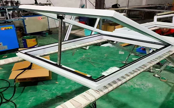 某地下车库出入口留坝排烟窗配置工程