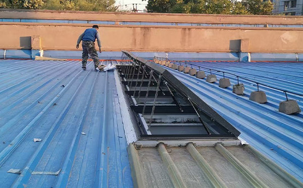 某区域性物流仓储中心留坝排烟窗系统安装项目