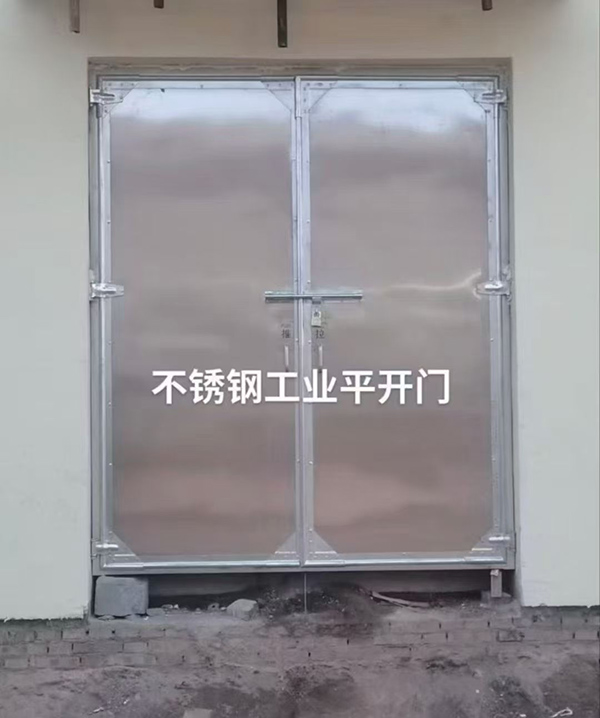 不锈钢留坝工业平开门在现代工业场景中的应用实践
