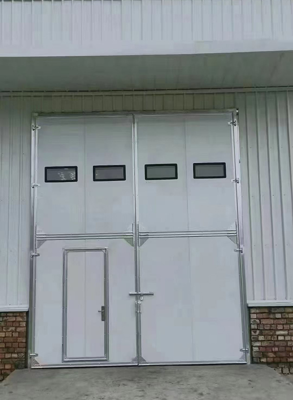 留坝工业门在设备装配车间出入口的实施记录