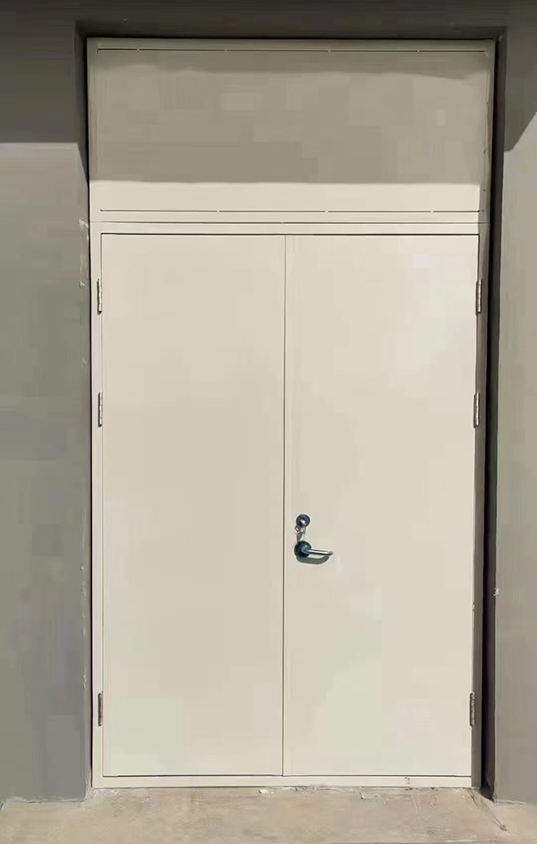 展览馆项目完成大跨度留坝防火门安装